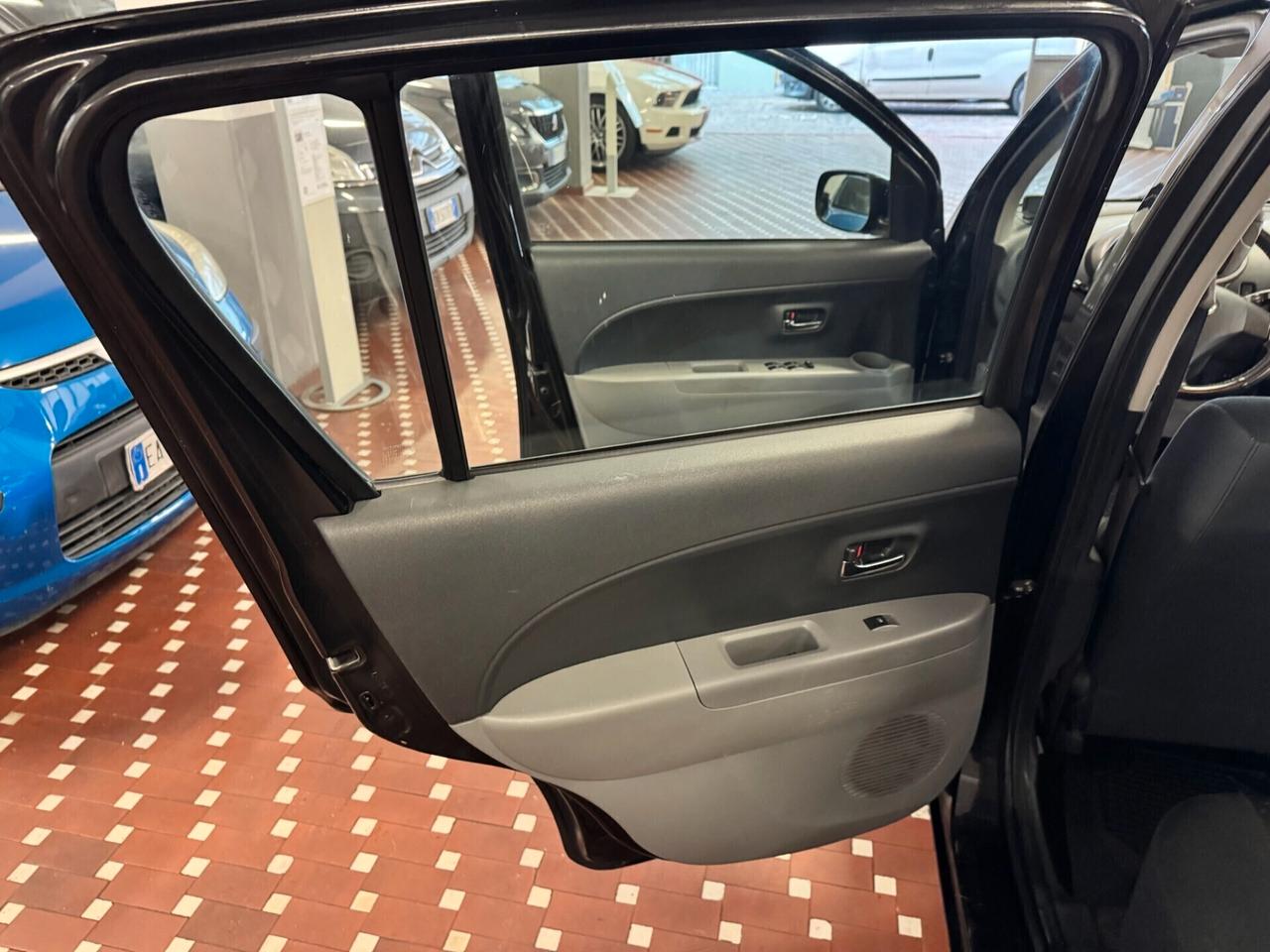 Daihatsu Sirion 1.3 Taka A/T 4WD - CAMBIO AUTOMATICO