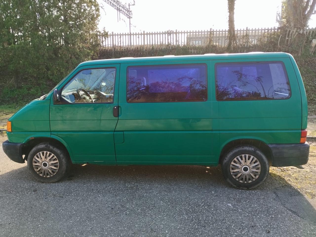 Volkswagen Transporter 2.4 D Caravelle