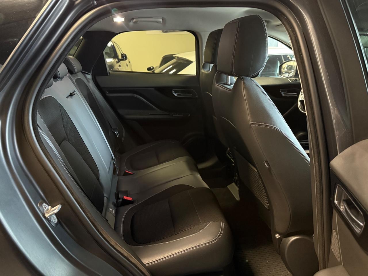 Jaguar F-Pace 2.0 D 180 CV aut. Portfolio