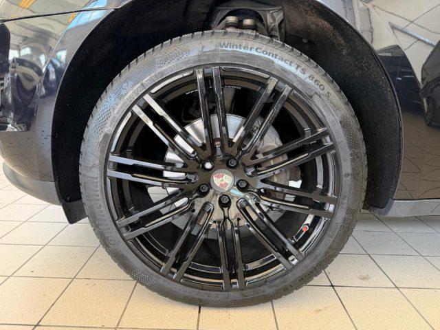 PORSCHE Macan 2.0 //TOTAL BLACK//21//