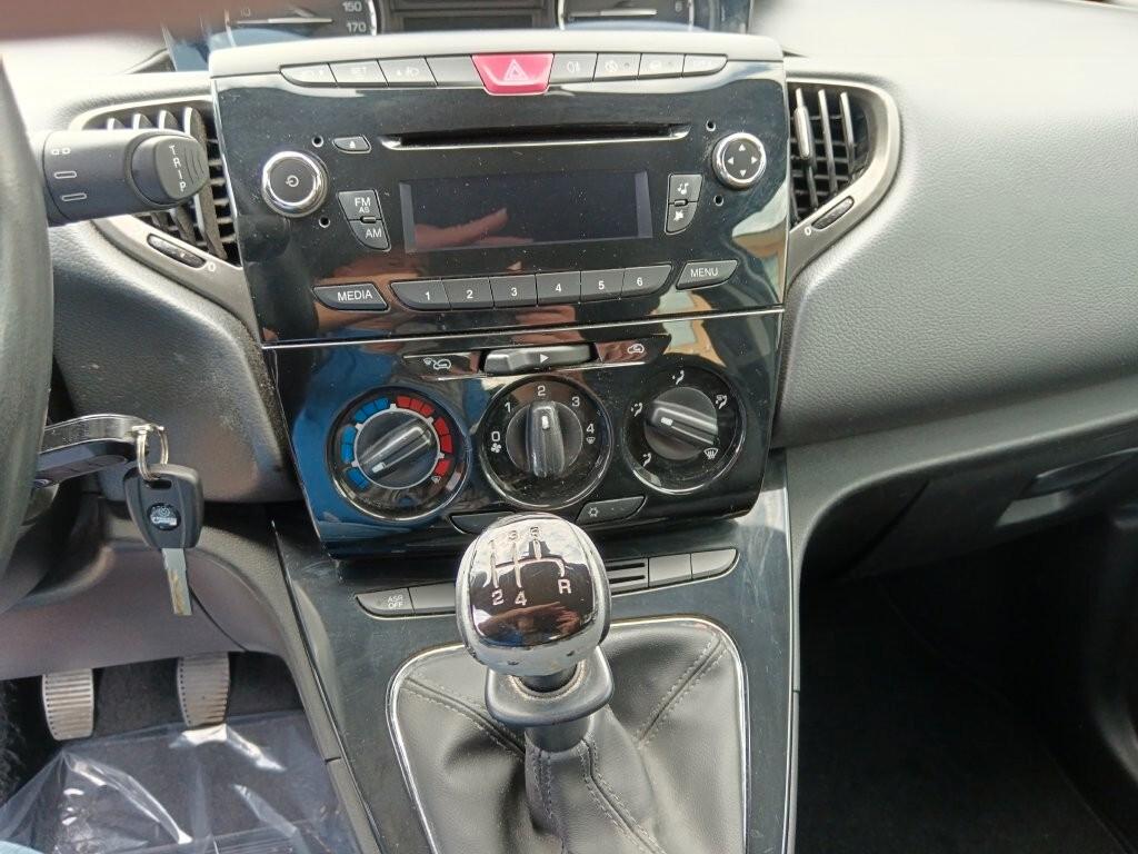Lancia Ypsilon 1.2 69 CV Unyca