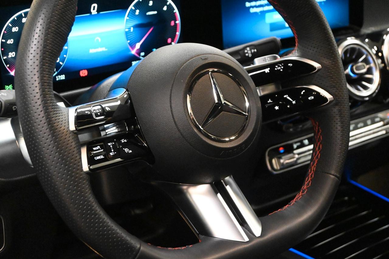 MERCEDES GLB (X247) GLB 200 d Automati...