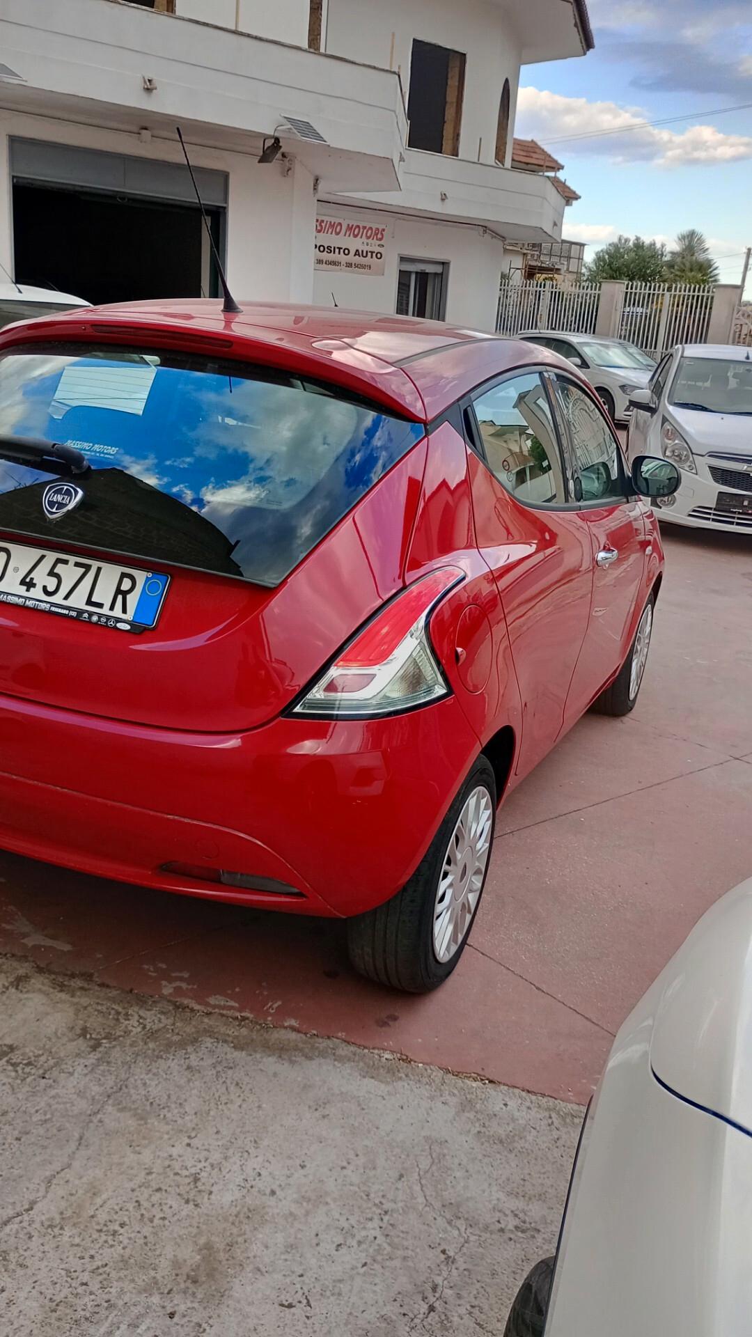 Lancia Ypsilon 1.2 69 CV 5 porte GPL Ecochic Silver