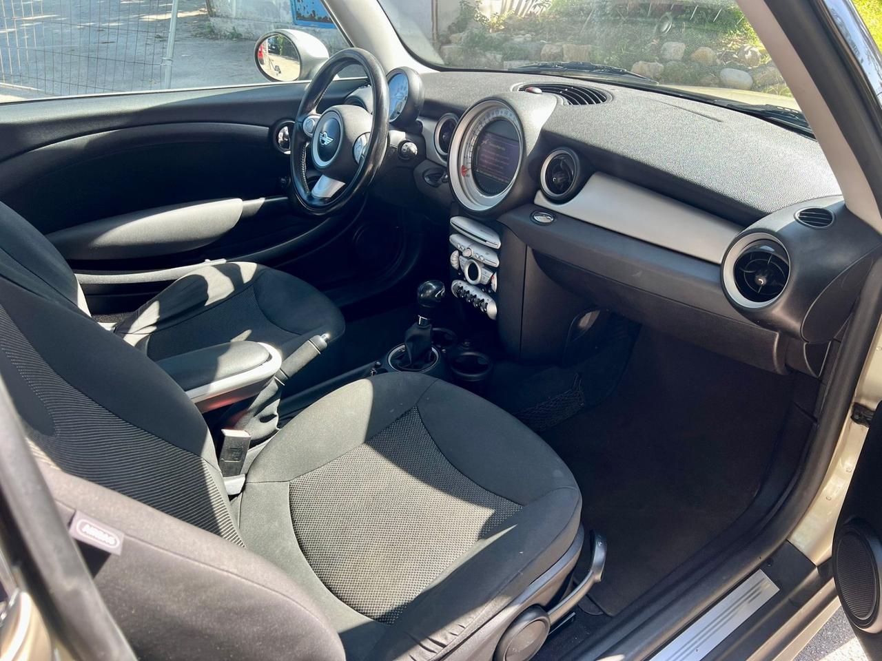 MINI COOPER D CLUBMAN 1.6 C/A - 2009