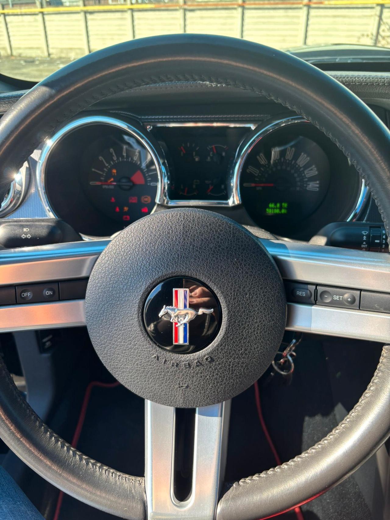 Ford Mustang PREMIUM 2008