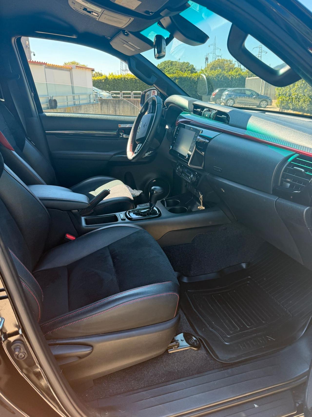 Toyota Hilux 2.8 D-4D A/T 4WD 4 porte Double Cab GR SPORT
