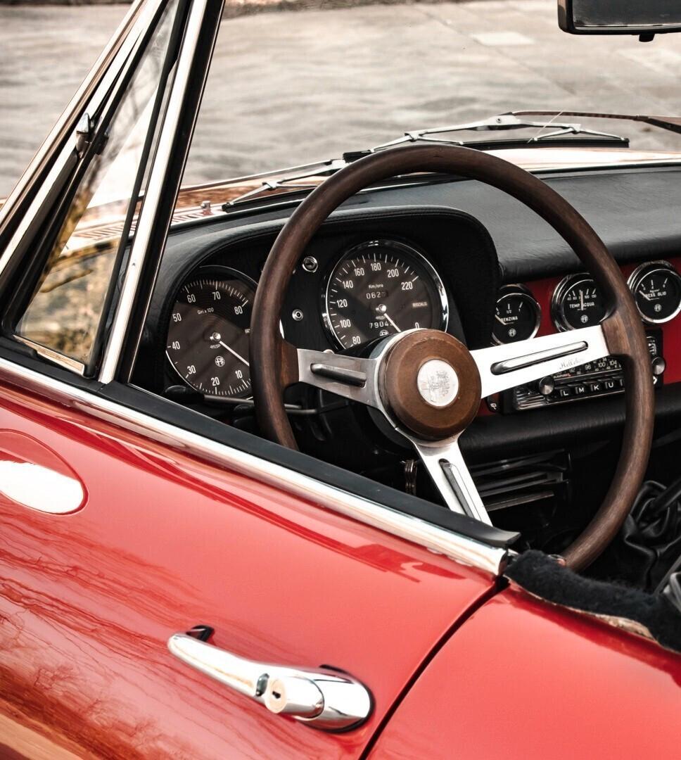Alfa Romeo Spider Duetto osso di seppia 1750