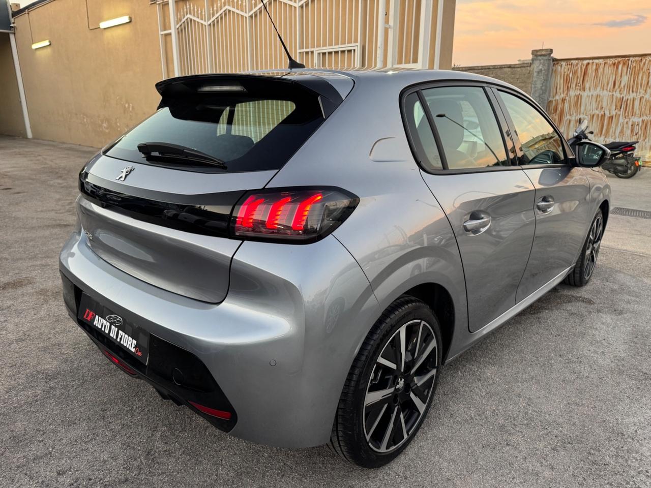 Peugeot 208 1.5 BlueHDi 100 Allure NAVI PACK