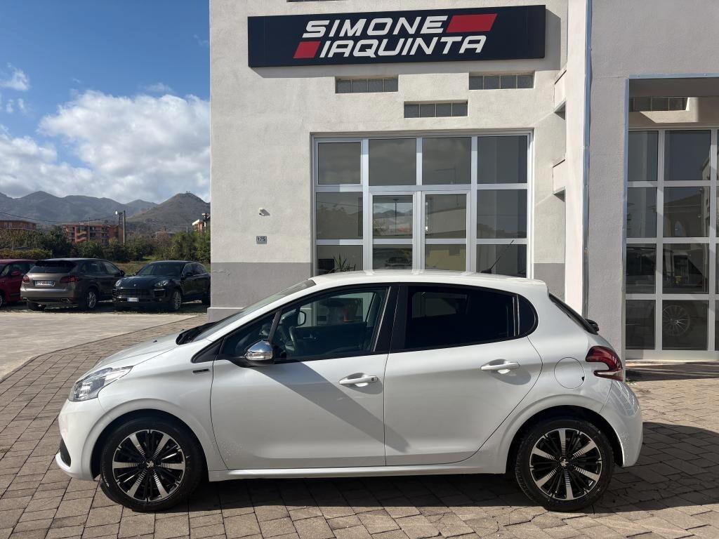 Peugeot 208 PureTech 5 porte Signature