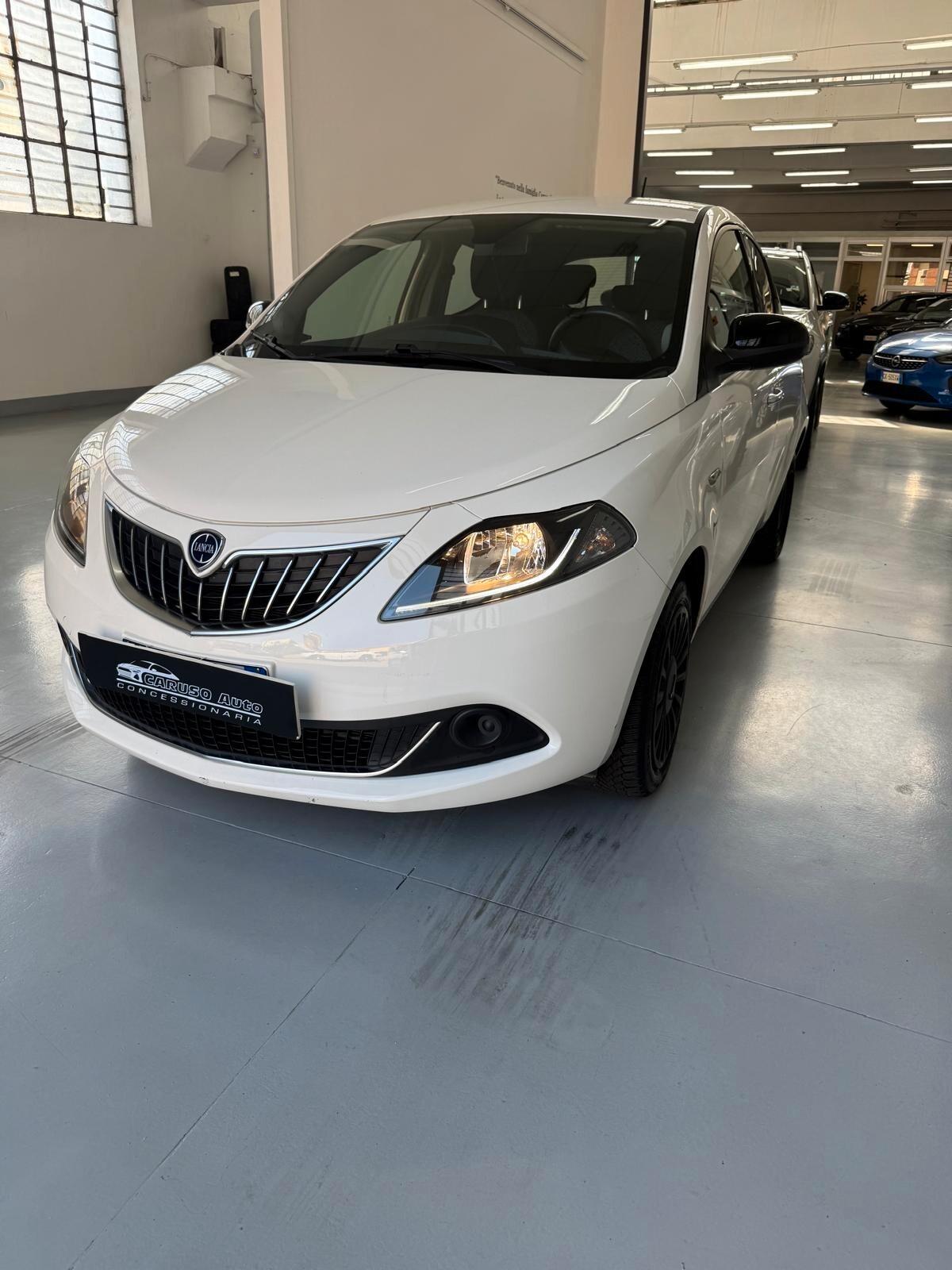 Lancia Ypsilon 1.0 FireFly 5 porte S&S Hybrid Ecochic Silver