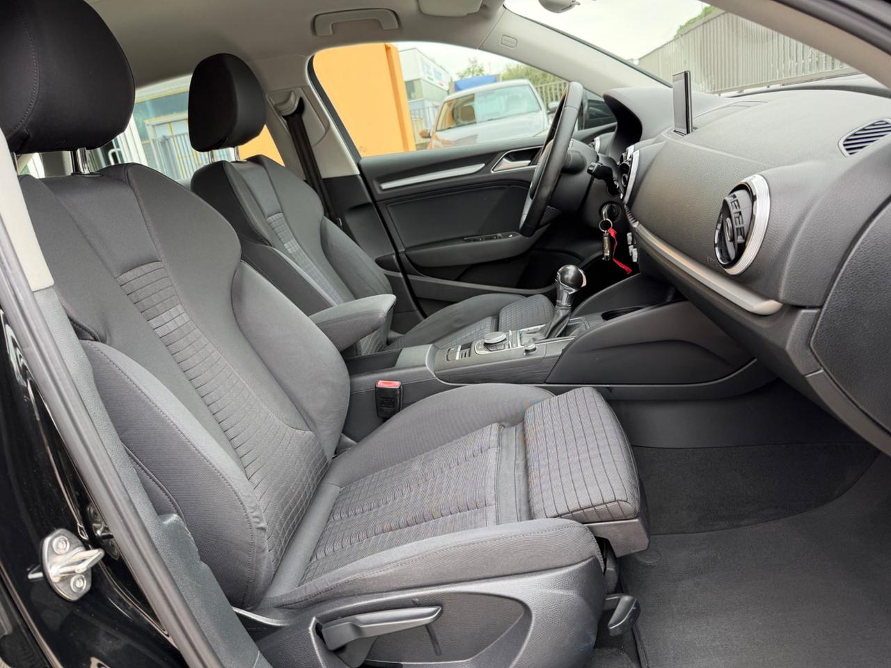 Audi A3 Sedan 1.6 TDI clean diesel S tronic Ambiente