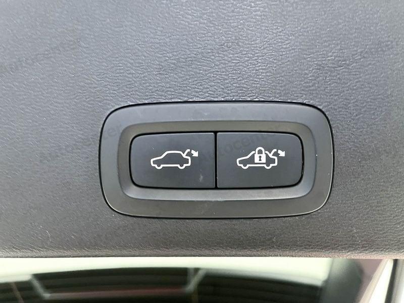 Volvo XC40 T4 RECHARGE PLUG IN PLUS DARK AUT