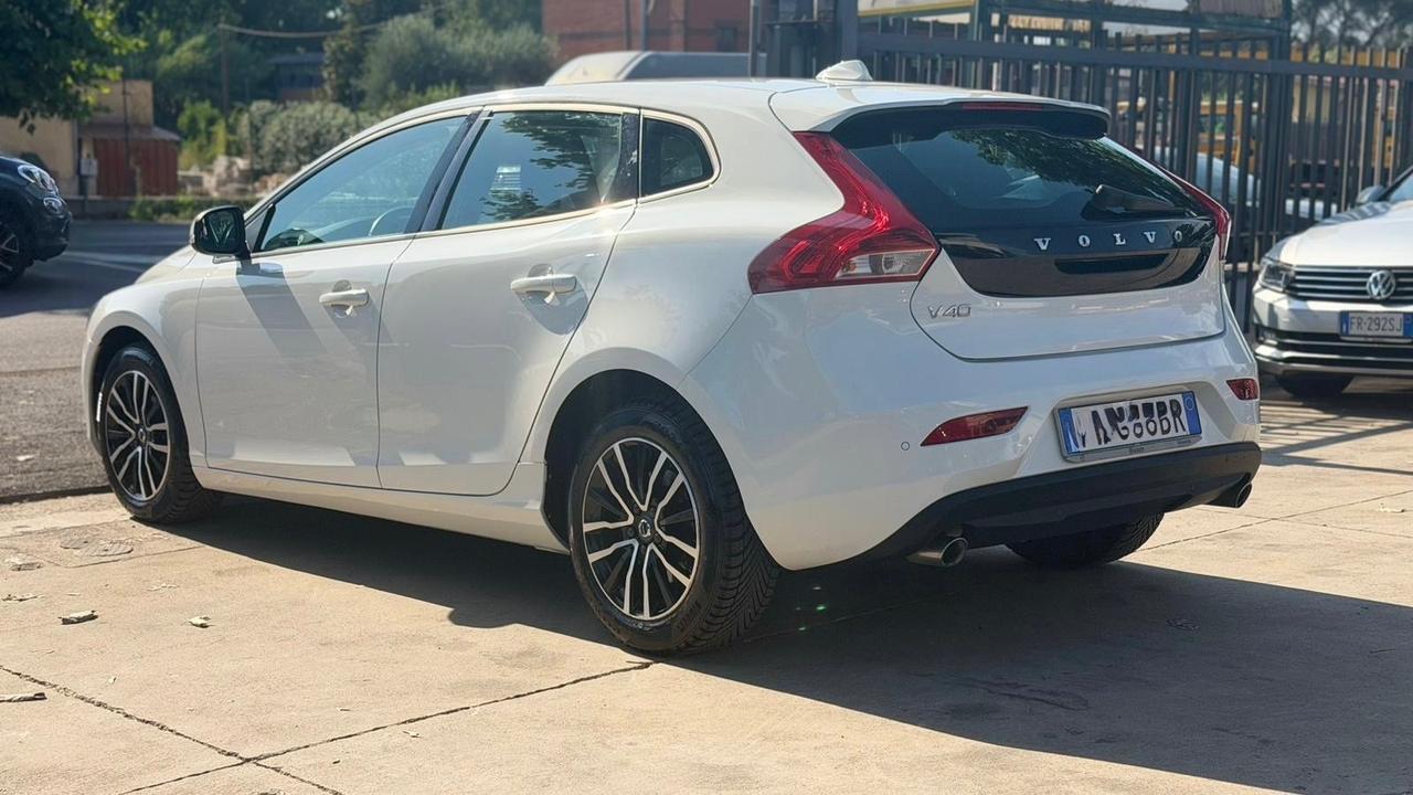 Volvo V40 D2 R-design