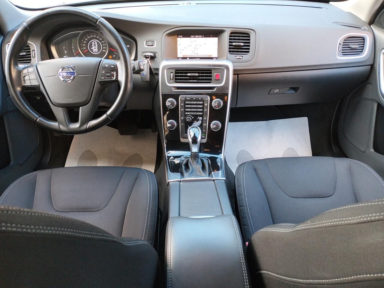 Volvo V60 D2 Geartronic Momentum