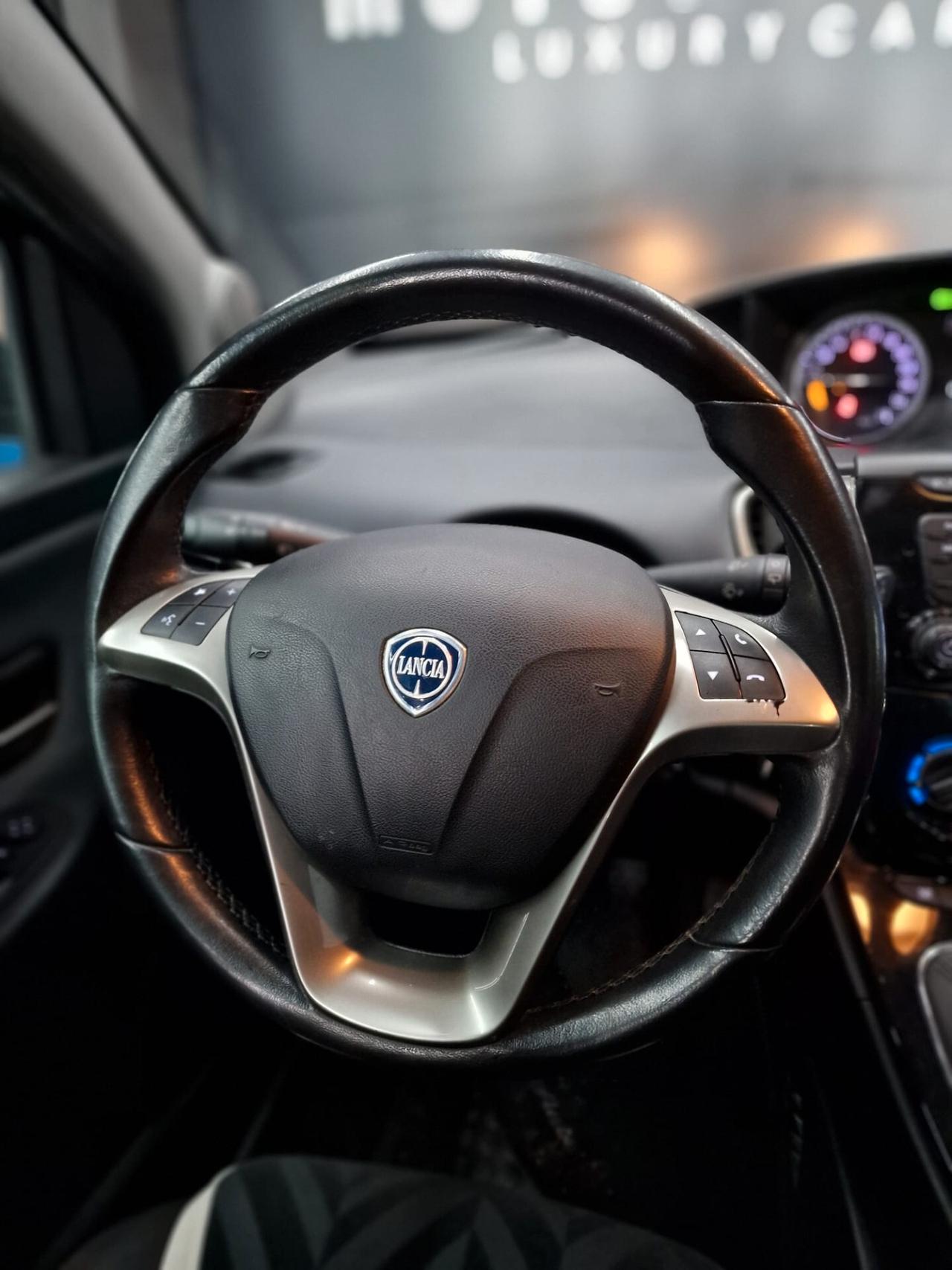 Lancia Ypsilon 1.2 69 CV 5 porte Platinum Gpl