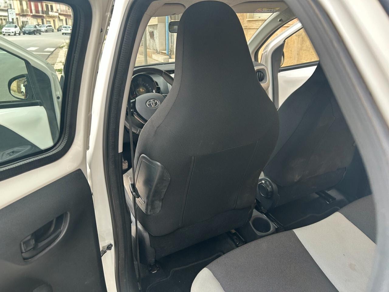 Toyota Aygo 1.0 VVT-i 69 CV 5 porte x-play