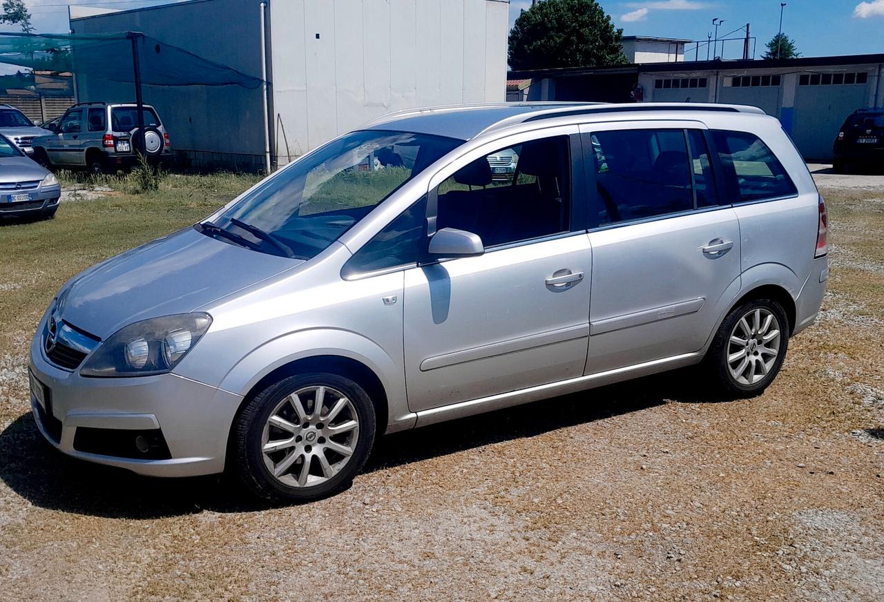 Opel Zafira 1.8 16V VVT Cosmo