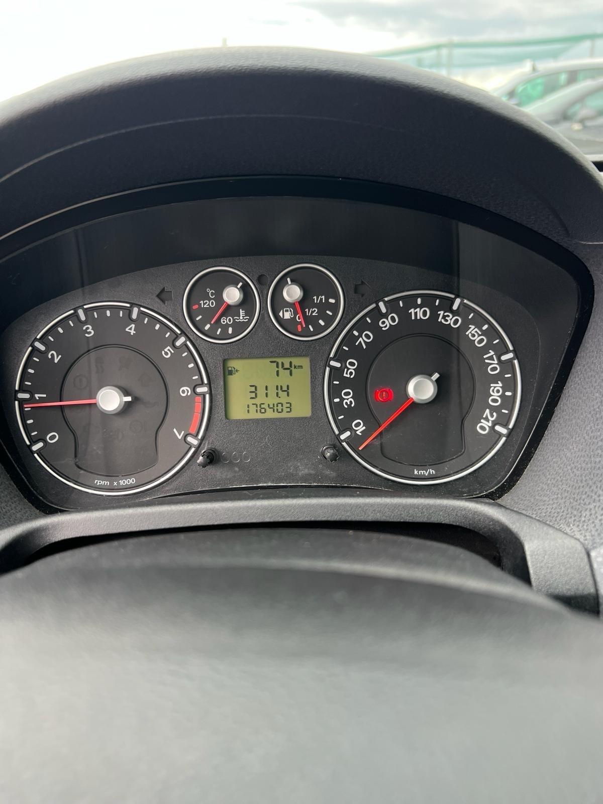 Ford Fiesta 1.2 16V 5p. Ghia x Neopatentati