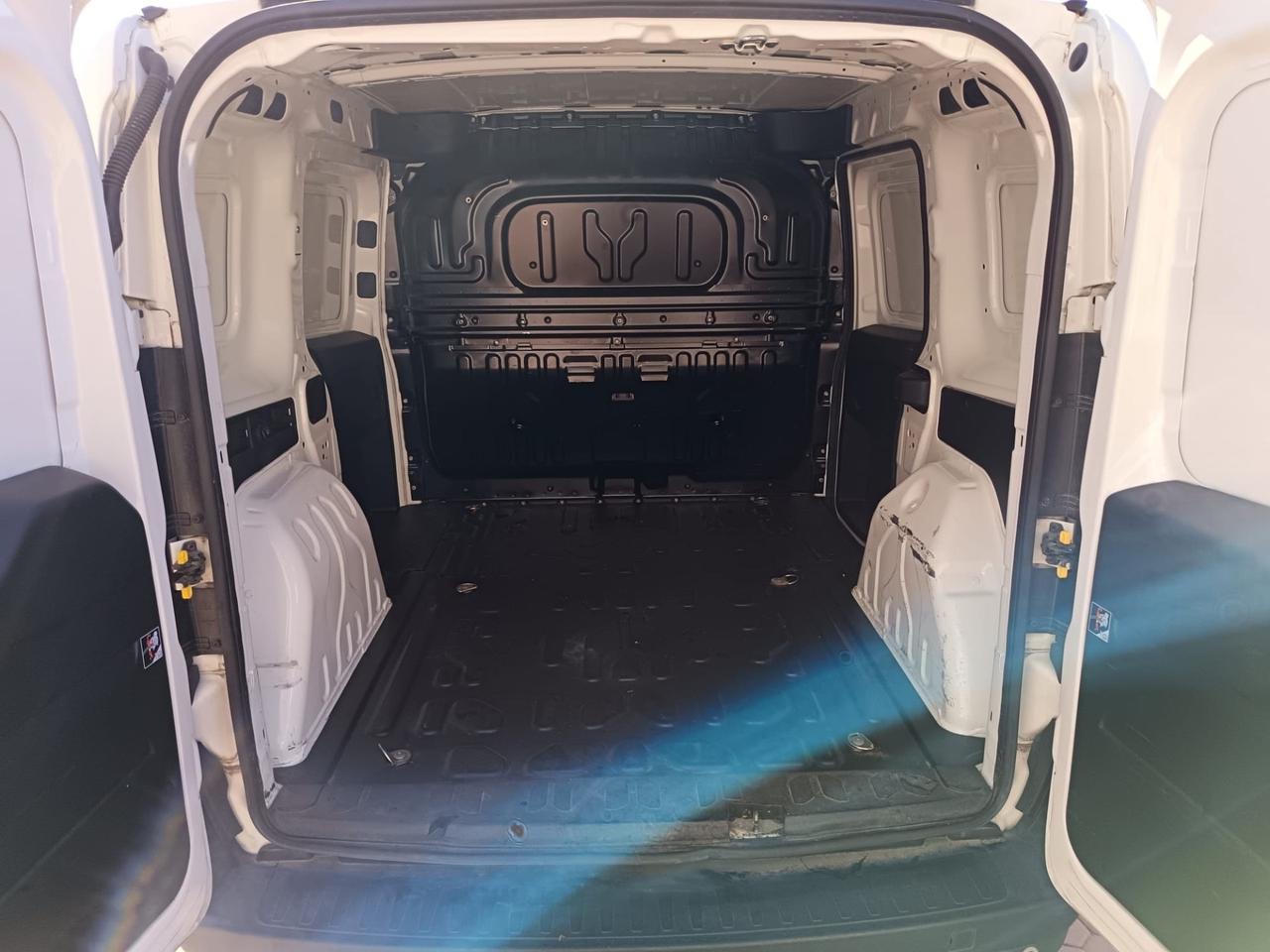 Fiat Doblo 1.6 - 3 posti