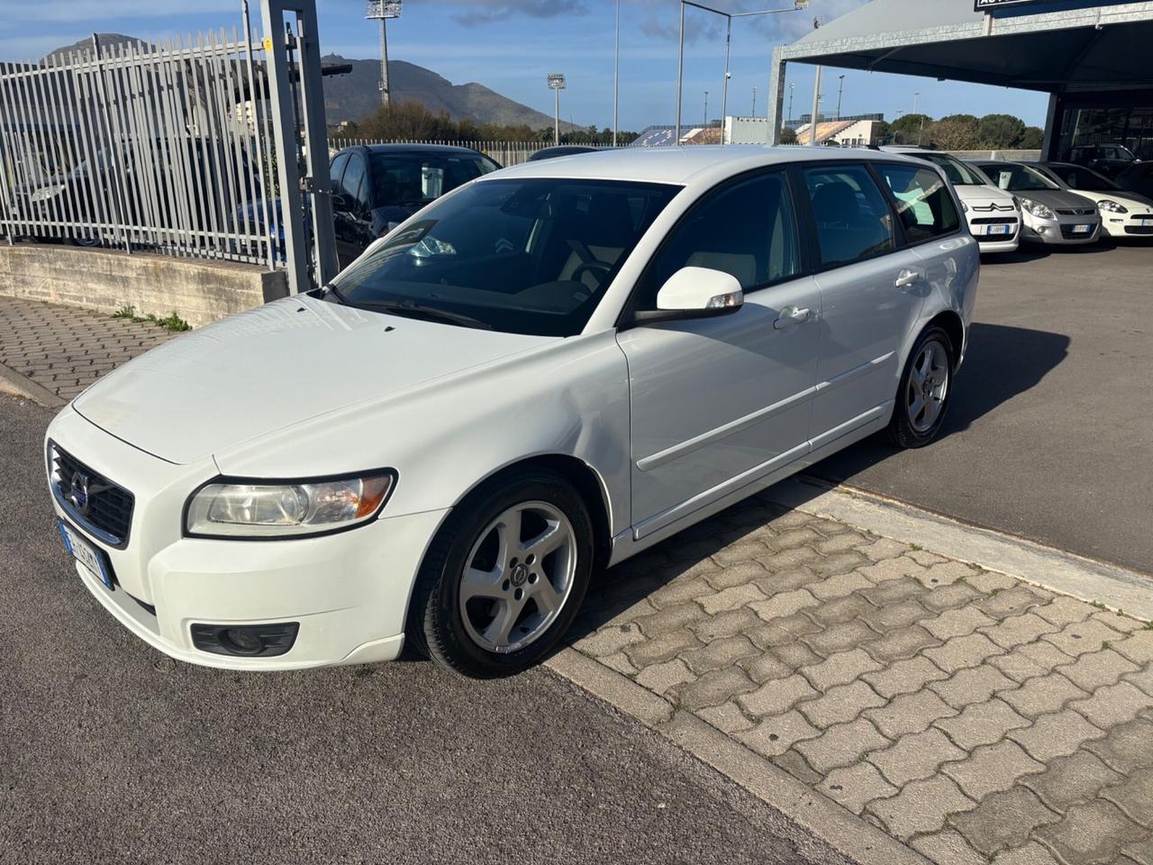 Volvo V50 D4 R-design
