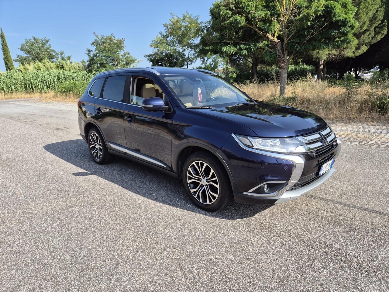 Mitsubishi Outlander 2.2 DI-D 4WD Instyle Plus SDA 7 posti