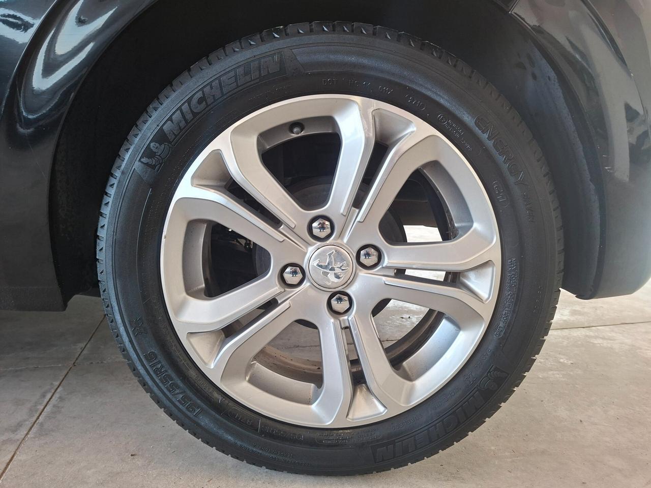 Peugeot 208 1.4 HDi DA NEOPATENTATI / EURO 5B