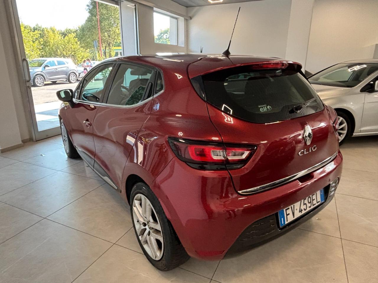 Renault Clio TCe 12V 90 CV 5 porte Moschino Intens
