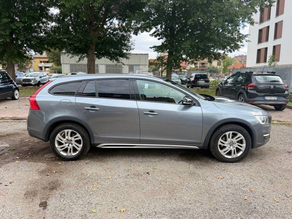Volvo V60 Cross Country V60 c.country 2.4 D4 Business Plus awd geartronic