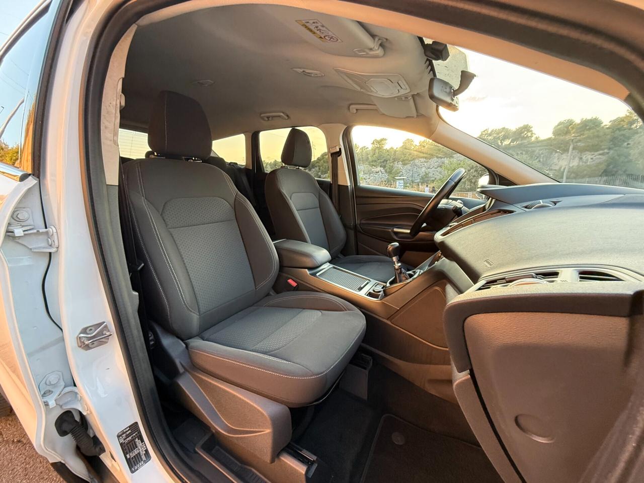Ford Kuga Titanium/1.5 120CV/CAR PLAY/RETRO/KYLESS