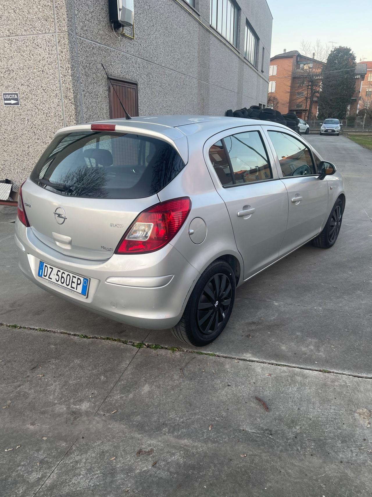 Opel Corsa 1.2 80CV 5 porte GPL-TECH Edition