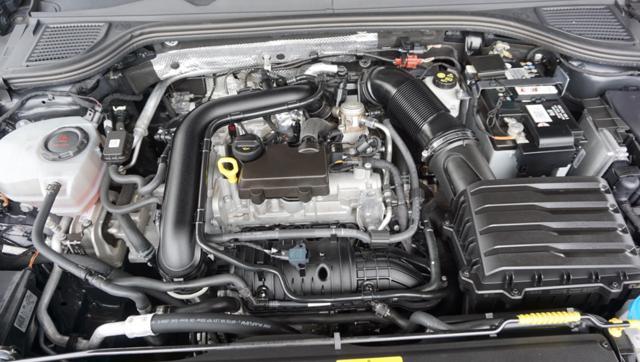 VOLKSWAGEN Golf 1.0 eTSI EVO DSG Life