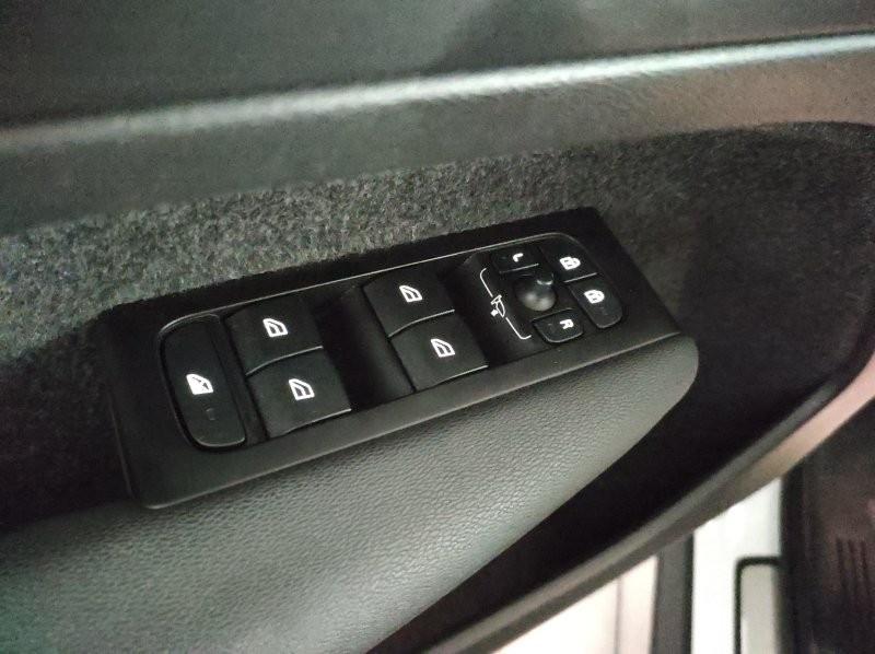 VOLVO XC40 (2017-->) - XC40 T5 Recharge Plug-in Hybrid Inscription