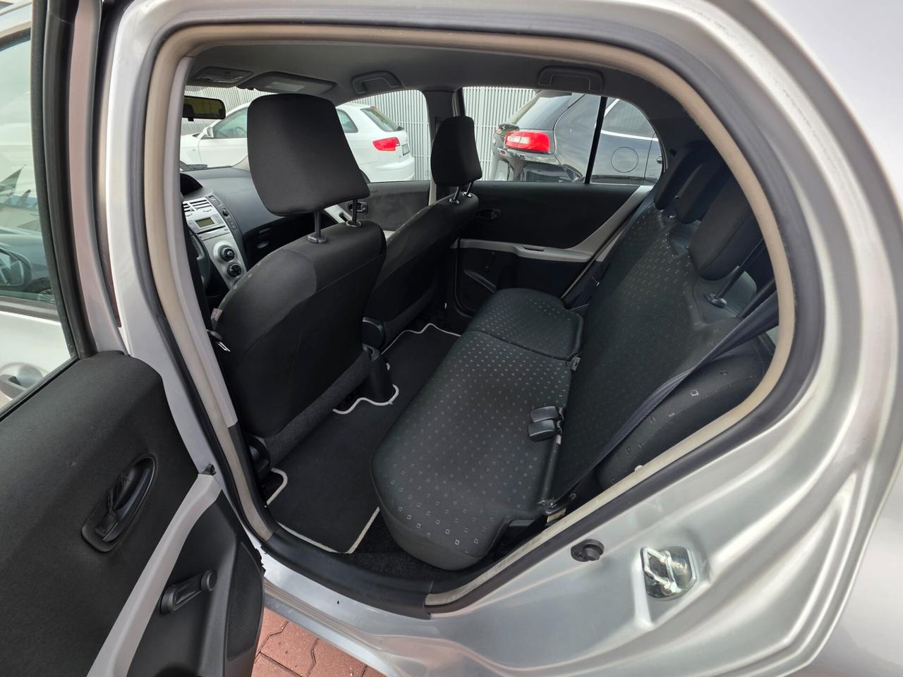 Toyota Yaris 1.0 5 porte