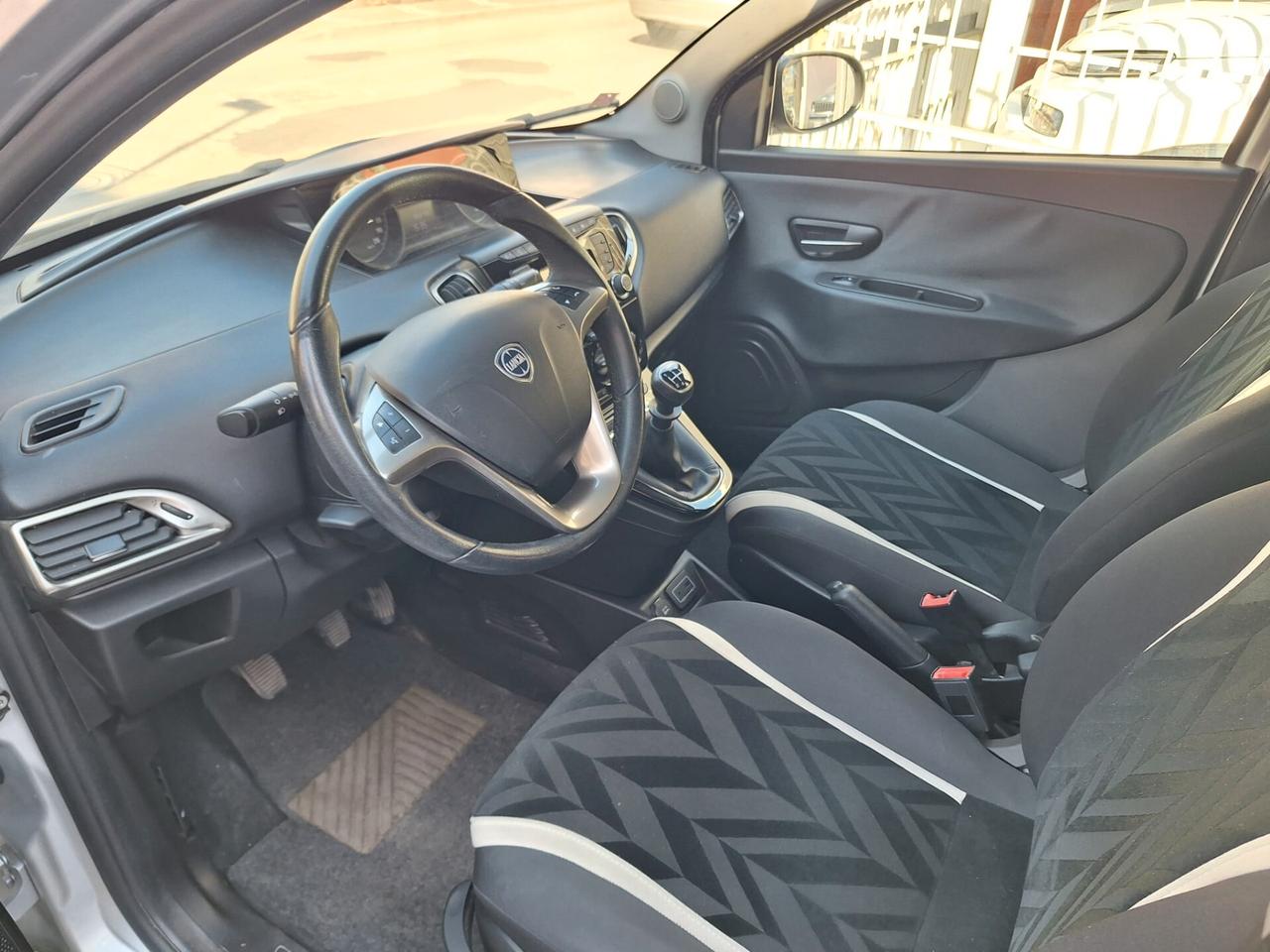 Lancia Ypsilon 1.2 69 CV 5 porte GPL Ecochic Silver