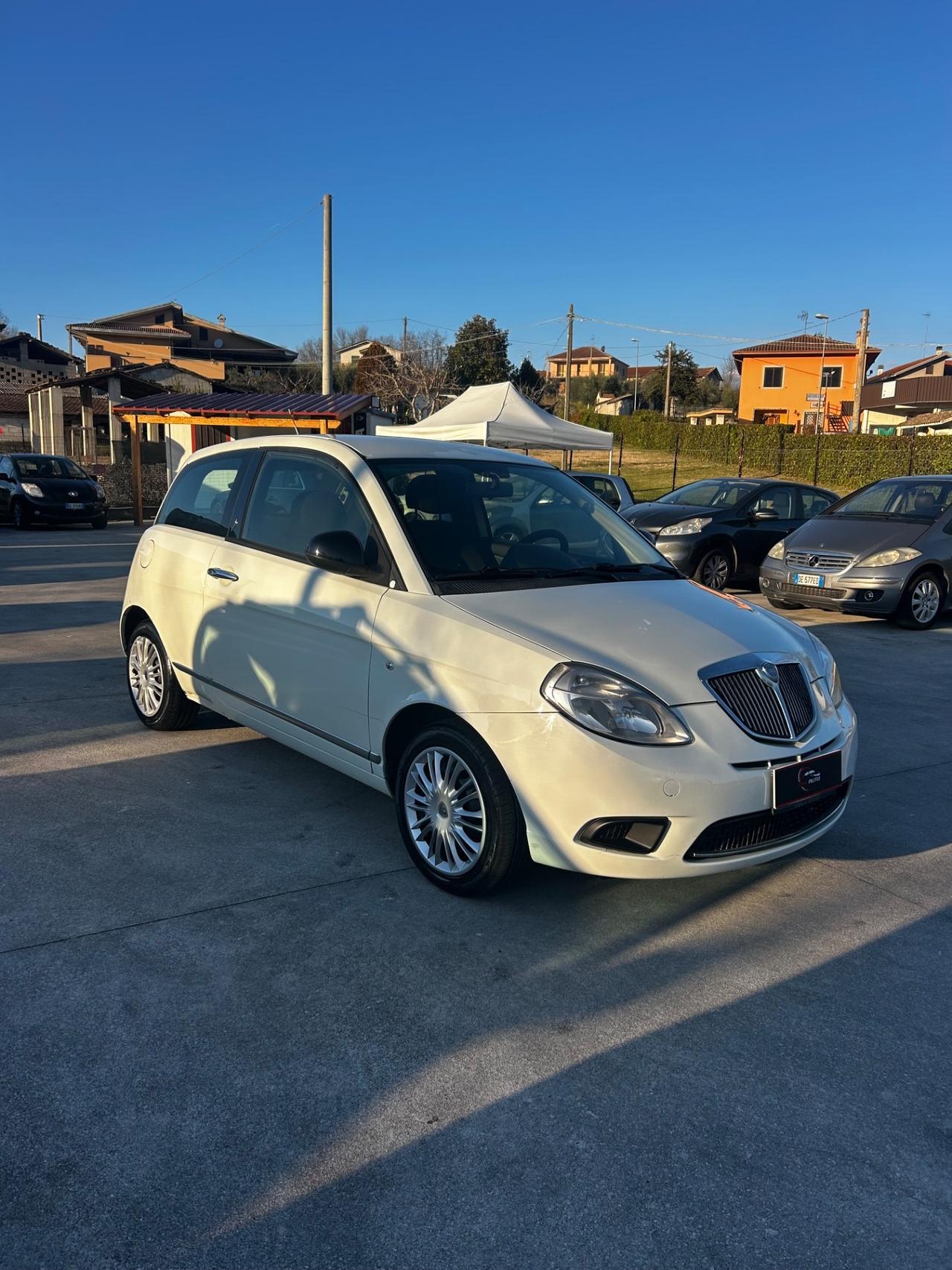 Lancia Ypsilon 1.2 69 CV Unyca