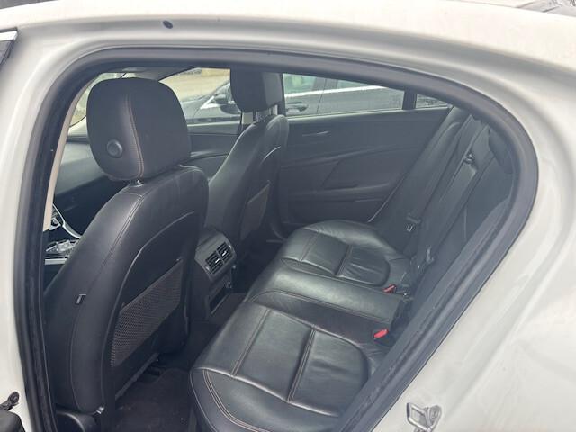 Jaguar XE 2.0 D 180 CV aut. Portfolio