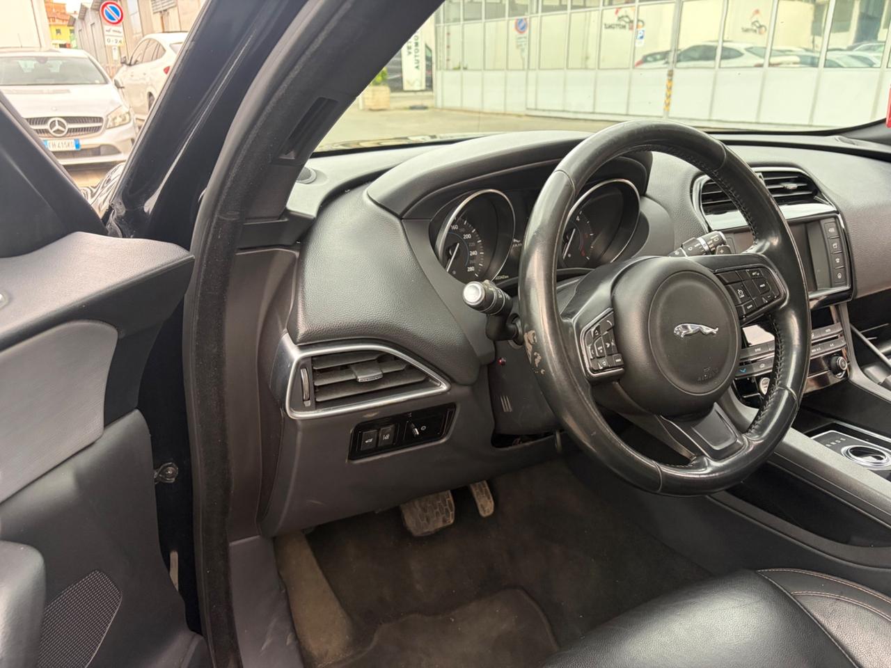 Jaguar F-Pace 2.0 D 180 CV R-Sport