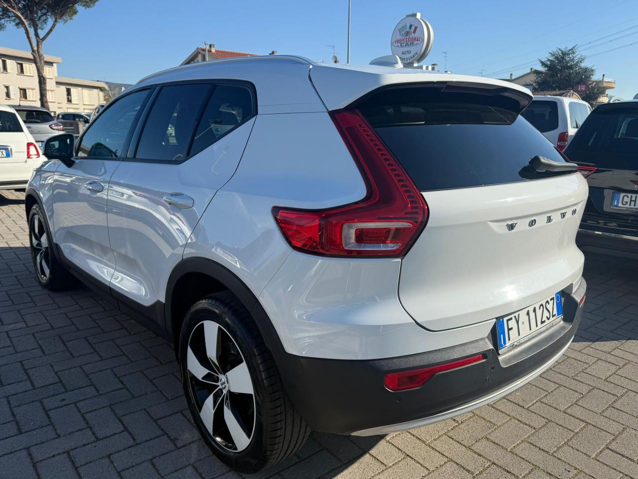 Volvo XC40 2.0 diesel -auto-4x4-D3 AWD Geartronic Momentum *PREZZO REALE*