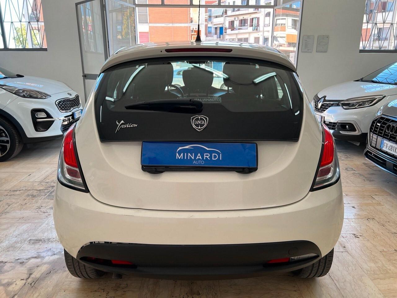 Lancia Ypsilon 0.9 TwinAir 85 CV Metano Ecochic Silver