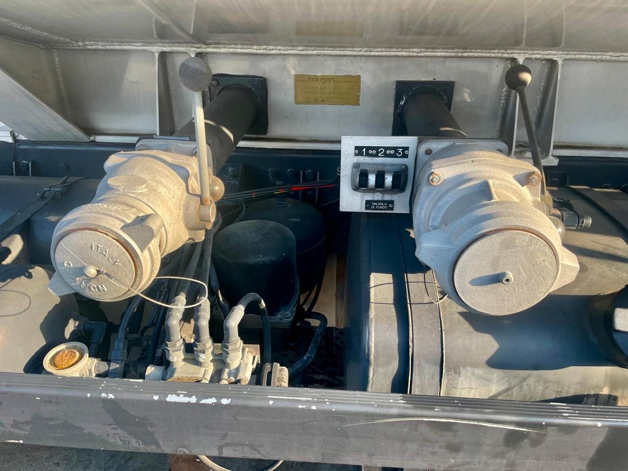 Volvo FL6-250 - CISTERNA TRASPORTO CARBURANTE CON POMPA CONTALITRI