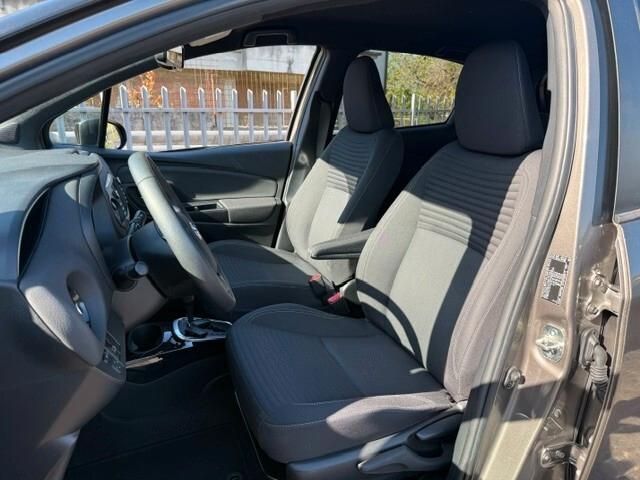 Toyota Yaris 1.5 Hybrid 5 porte Lounge Red/Bronze