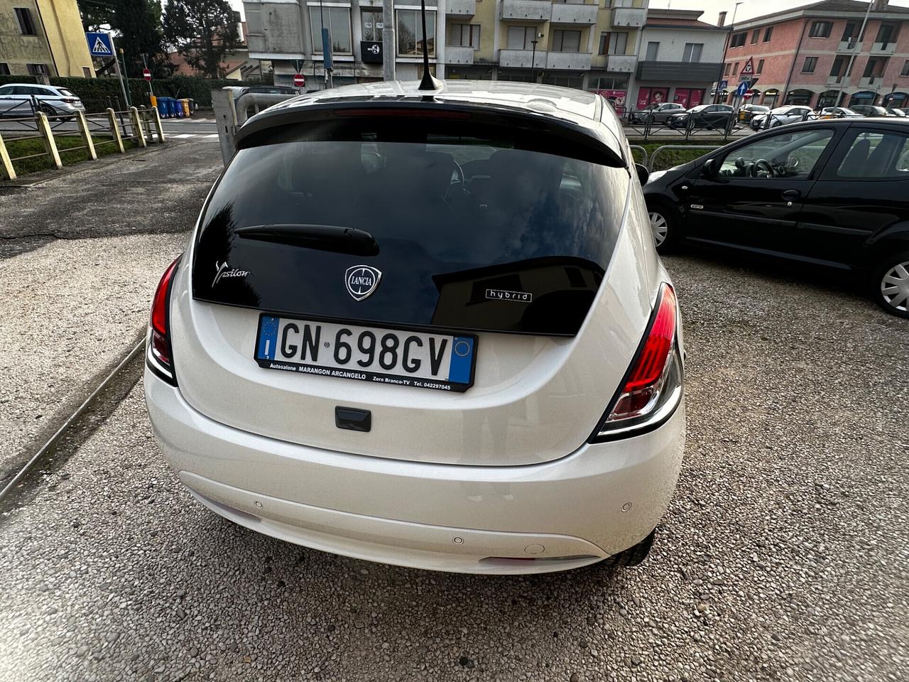 Lancia Ypsilon 1.0 FireFly 5 porte S&S Hybrid Platino Plus