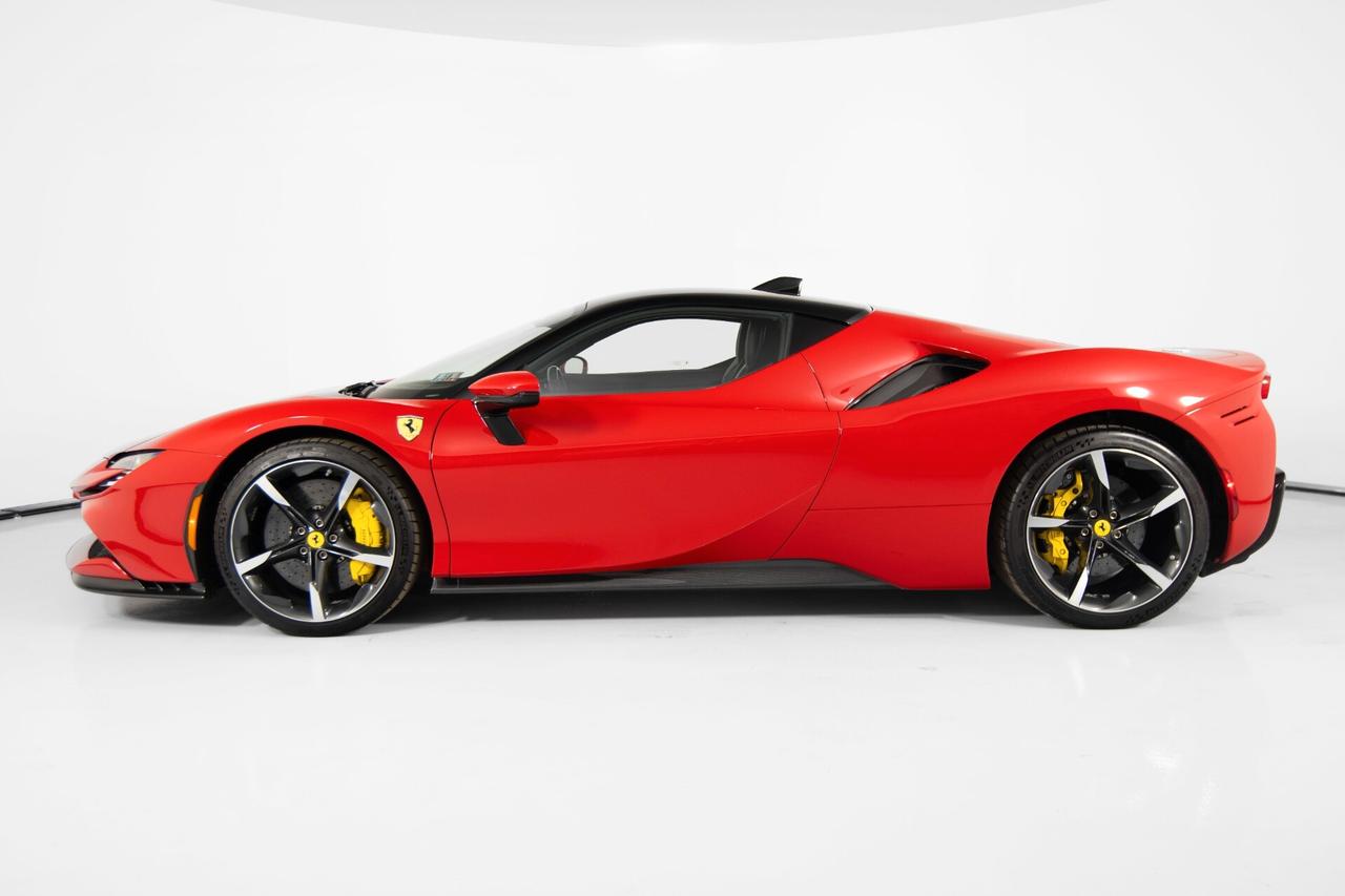 Ferrari SF90 Stradale NOLEGGIO LUNGO TERMINE - LEASING FULL INCLUSIVE