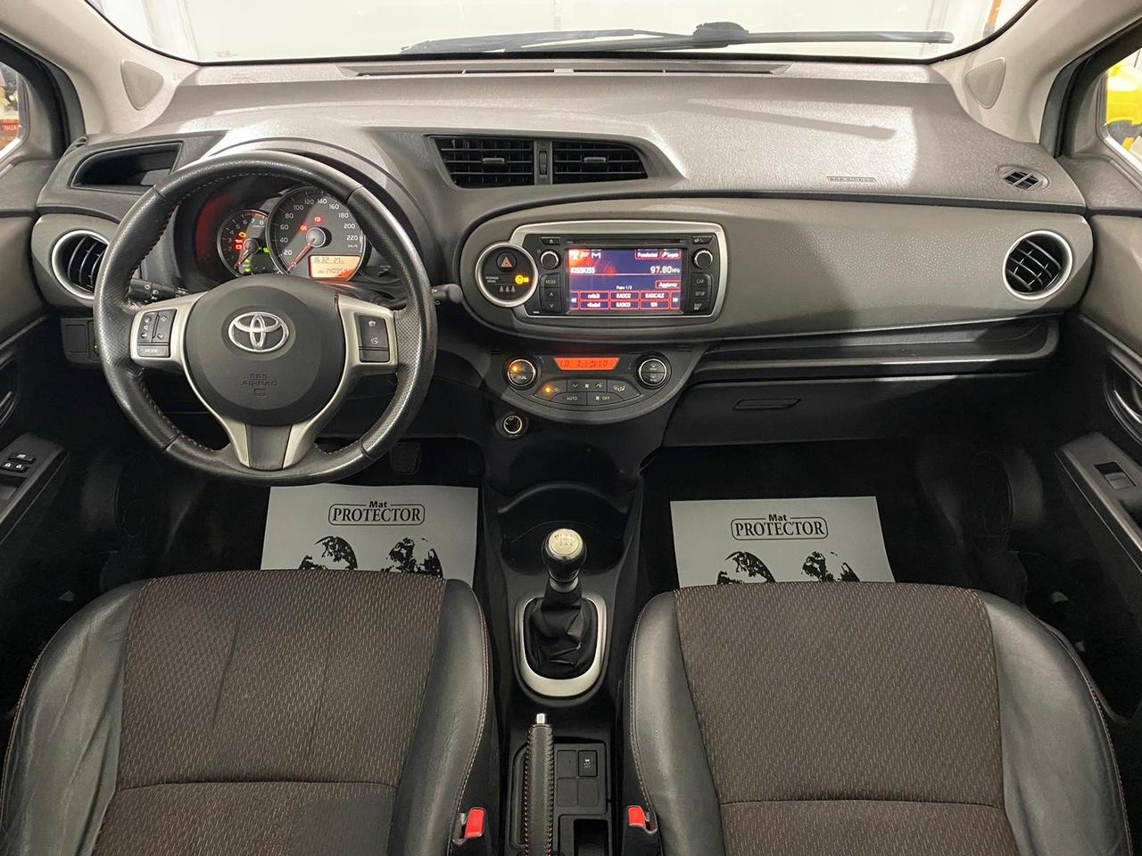 Toyota Yaris 1.3 3 porte *TETTO PANORAMICO*