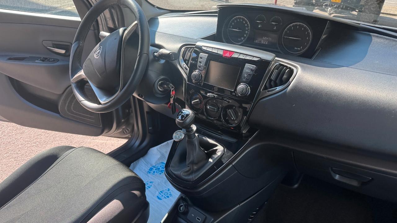 Lancia Ypsilon 1.2 69 CV 5 porte S&S Gold