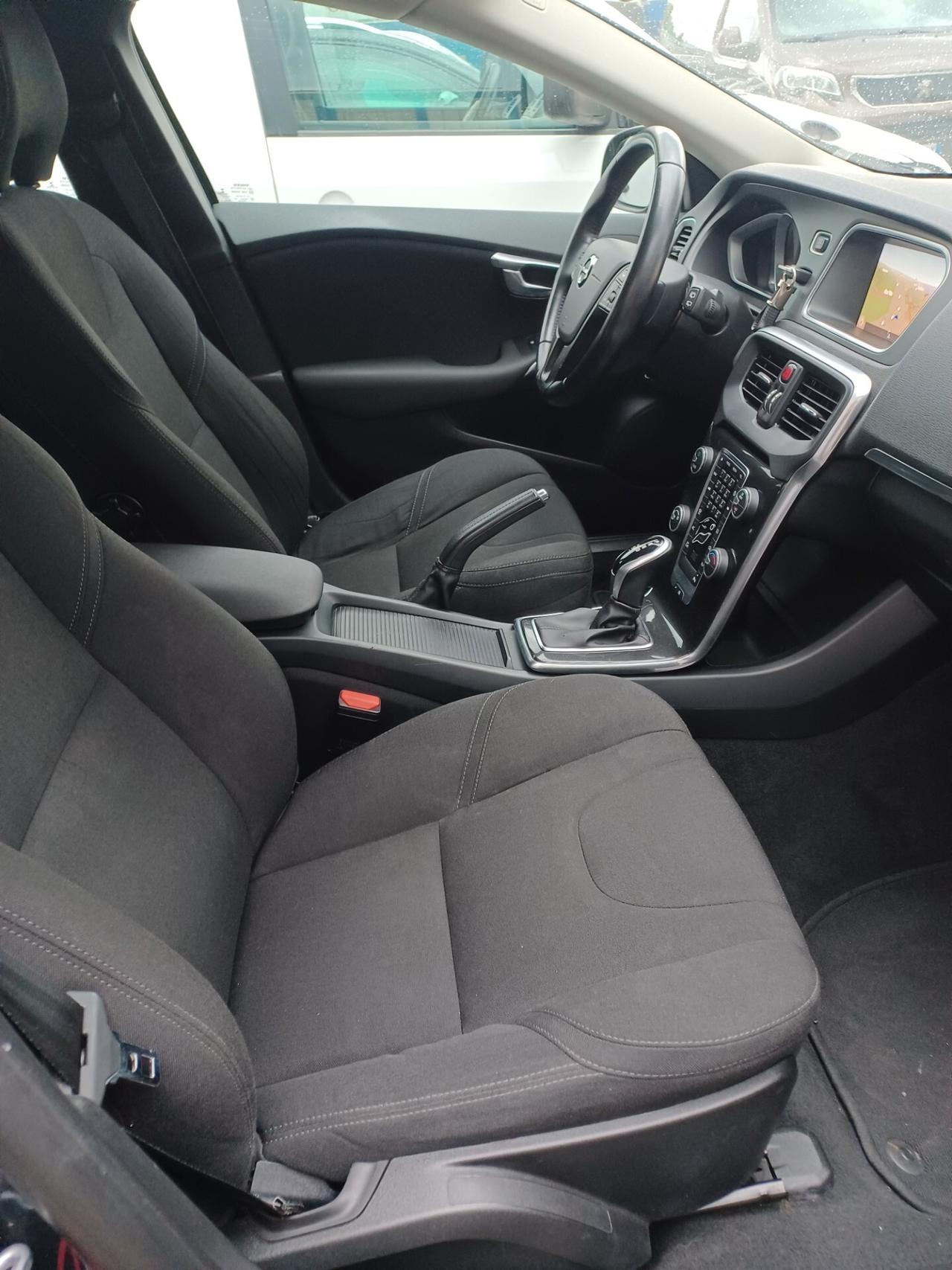 Volvo V40 D3 Geartronic Momentum ANNO 2017