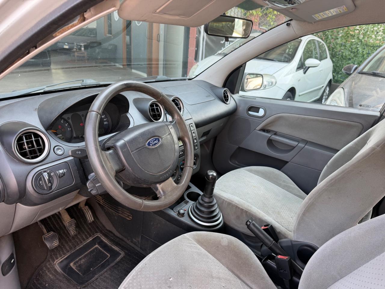 Ford Fiesta 1.4 16V 5p. Ghia