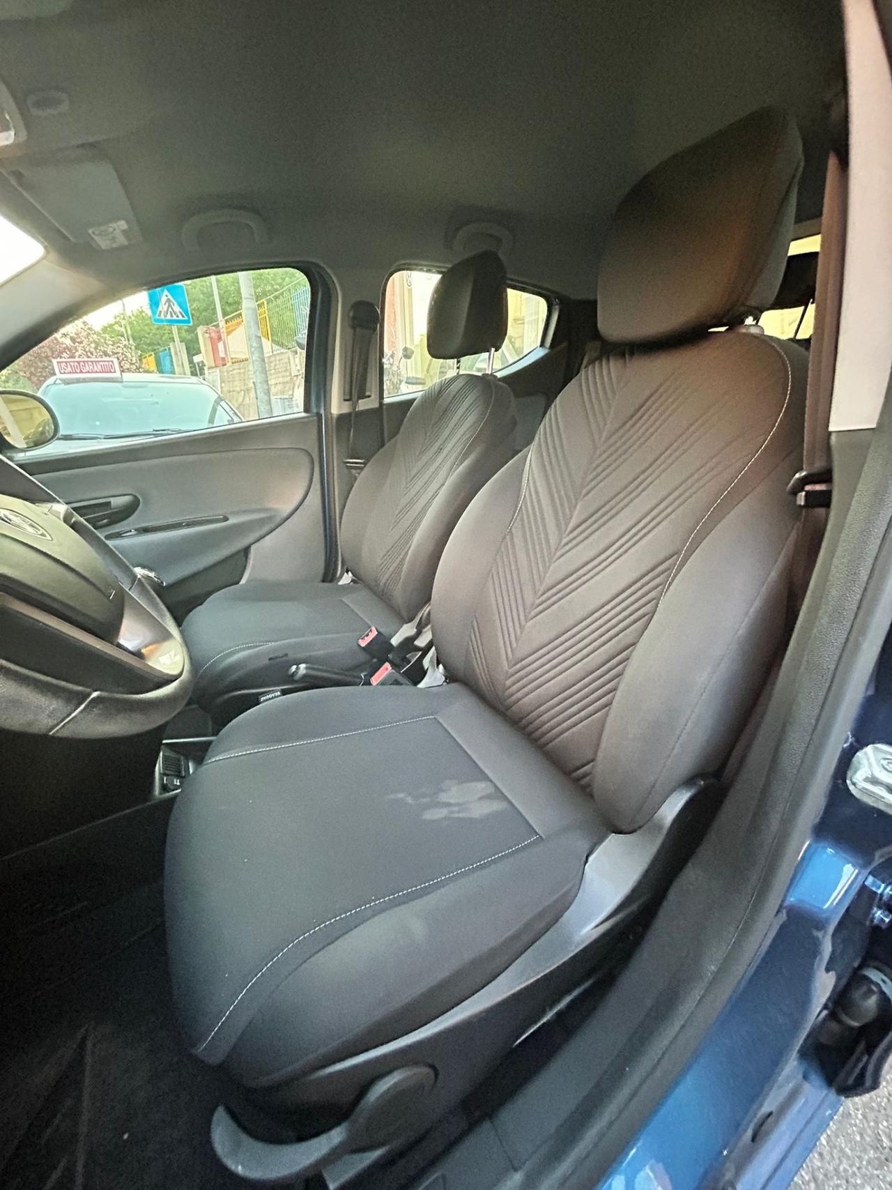 Lancia Ypsilon 1.0 FireFly 5 porte S&S Hybrid Ecochic A. Ferretti