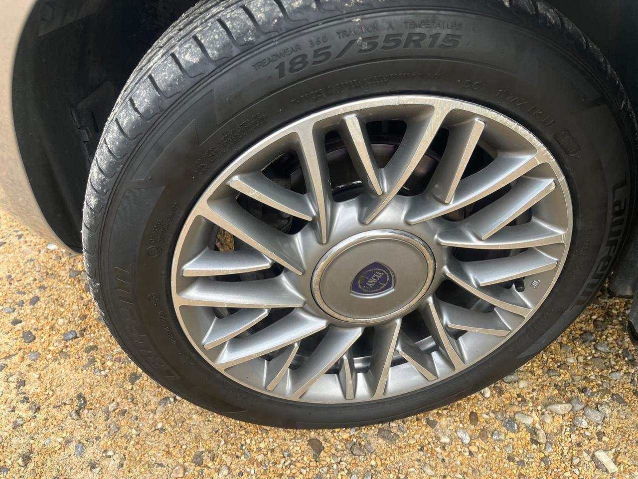 Lancia Ypsilon 1.3 Diesel - Neopatentati