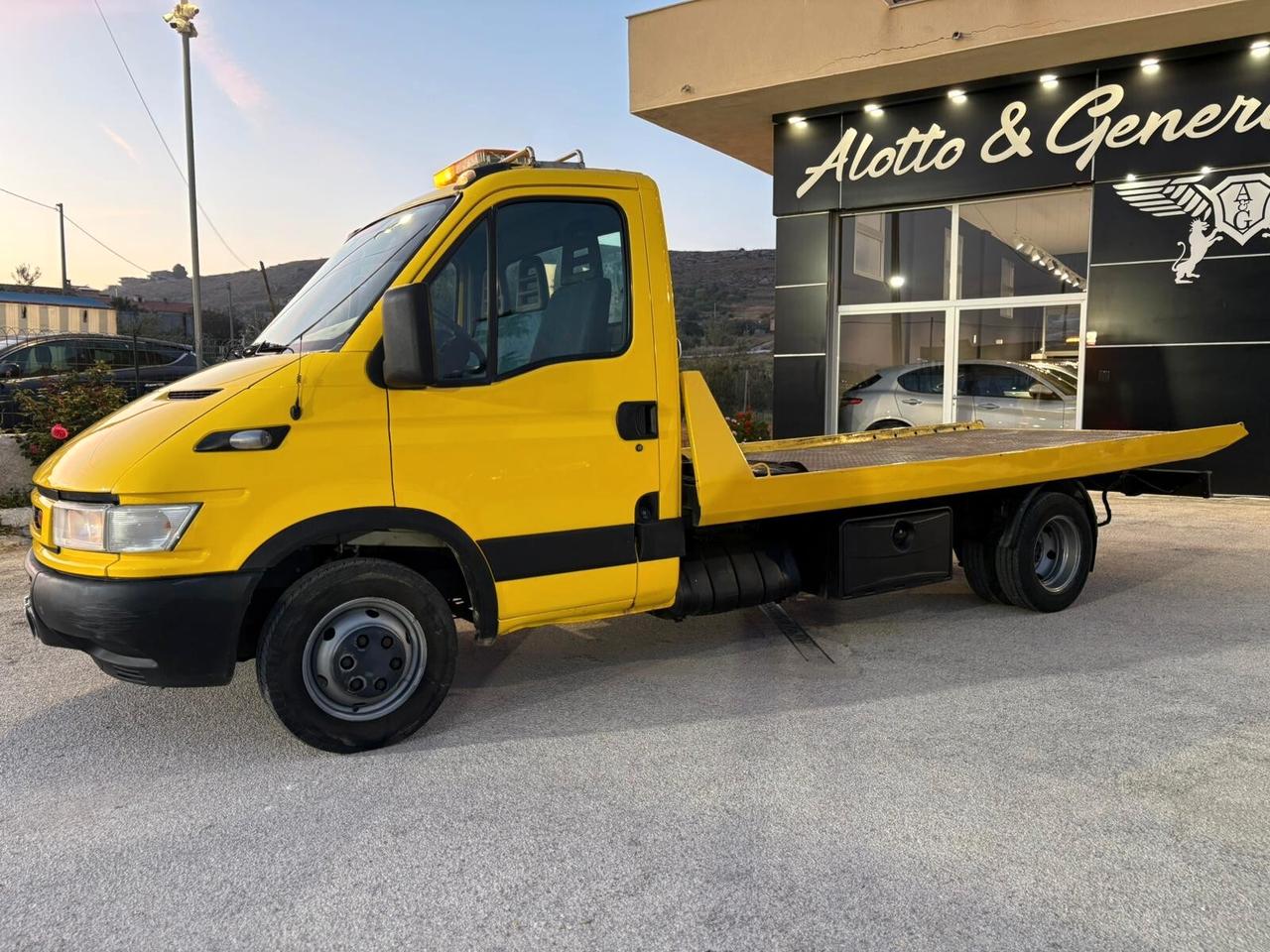 IVECO DAILY CARROATTREZZI 35 C13 ( PATENTE B)